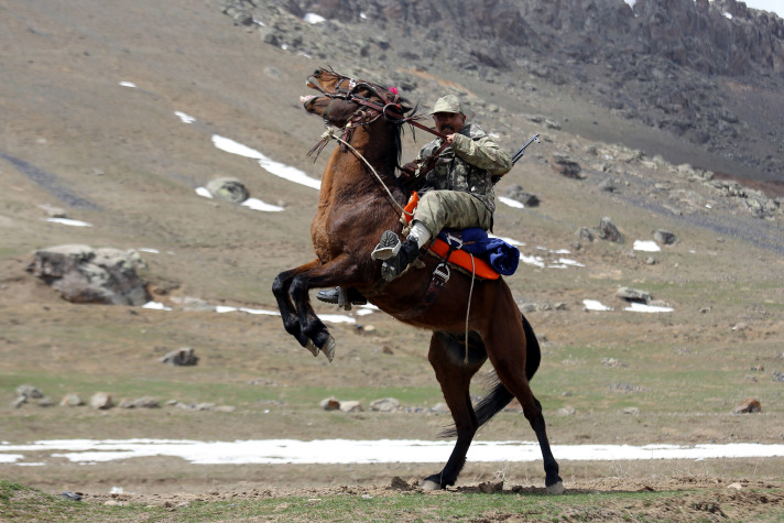 Terör örgütüne yönelik çok sayıda operasyonda görev alan Kırgız korucular, özellikle at üstündeki maharetleriyle adlarından söz ettiriyor.